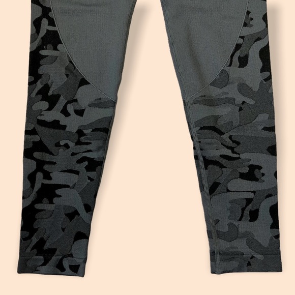 ZYIA Gray Camo Performance Legging - Picture 7 of 9